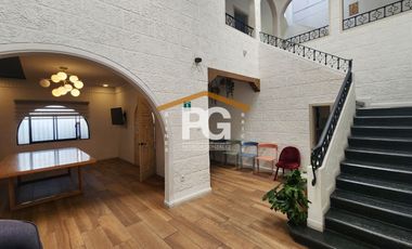 Del Valle Casa con uso de suelo en Venta