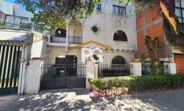 Del Valle Casa con uso de suelo en Venta