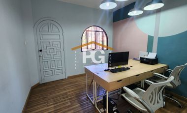 Del Valle Casa con uso de suelo en Venta