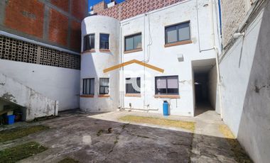 Del Valle Casa con uso de suelo en Venta