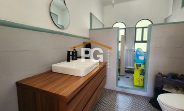 Del Valle Casa con uso de suelo en Venta