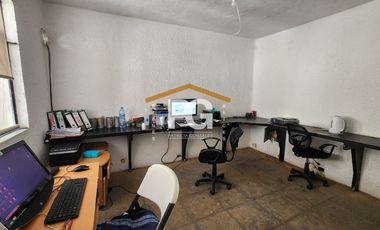 Del Valle Casa con uso de suelo en Venta