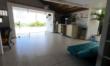 SE ALQUILAN HABITACIONES POR NOCHE DE ACOMODACION DE PAREJA Y ACOMODACION MULTIPLE, EXCELNTE UBICACION