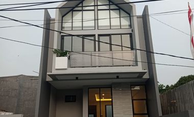 Rumah baru akses 3 pintu toll di Kamat Jati Jakarta Timur