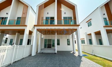 New Minimal 3 Bedroom Twin Home in San Sai for Sale