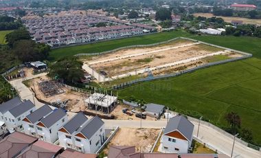 New Minimal 3 Bedroom Twin Home in San Sai for Sale