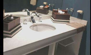 DEPARTAMENTO DE LUJO RECIEN REMODELADO. BALCON.