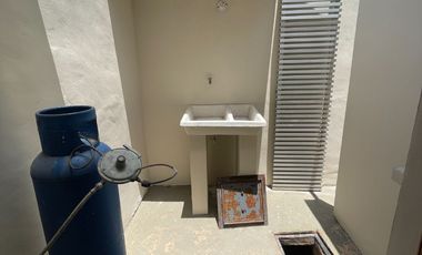 VILLA EN RENTA EN MONTES DE AMÉ AMUEBLADA CON MUY BUENA UBICACIÓN.