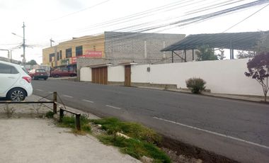 CASA DE 224m2 de contruccion y 926m2 de terreno en venta en San isidro del Inca sector Bella Aurora