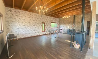 Parcela 5.000 m2 con Hermosa Casa de 450 M2, Incluye Piscina, Quinchos y Bodegas