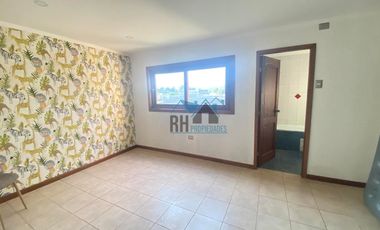 Parcela 5.000 m2 con Hermosa Casa de 450 M2, Incluye Piscina, Quinchos y Bodegas