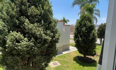 CASA EN COTO JUNTO A AREA VERDE, HACIENDA REAL