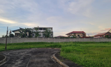 Alabang West Residential Lot for Sale in Daang Hari   Ref No.: ALBL1071 Lot Area: 430 sqm Selling price: 42,012,000.00  Landmarks nearby: Ayala Southvale Sonera Clubhouse / De La Salle Santiago Zobel School / Alabang Country Club / Alabang West Parade  Name: Maureen Usacdin, REB REB Lic.# 0033410, until 02/22/2026, PTR#4600533 until 12/31/2024 AIPO No. B-0033410-PHILRES and AIPO Receipt No. 3593