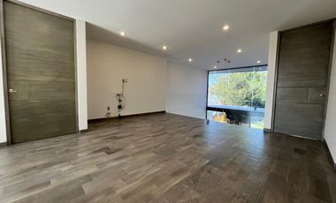 CASA EN RENTA EN EL BOSQUE COUNTRY CLUB DE 4 RECAMARAS, UNA EN PLANTA BAJA,-  CON FOTOCELDAS