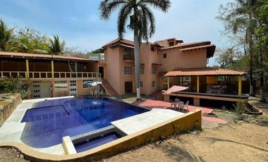 Ixtapa Casa Grande En Venta 8 Recamaras Alberca Garage Para 6 Autos