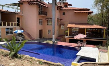 Ixtapa Casa Grande En Venta 8 Recamaras Alberca Garage Para 6 Autos