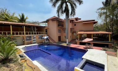 Ixtapa Casa Grande En Venta 8 Recamaras Alberca Garage Para 6 Autos