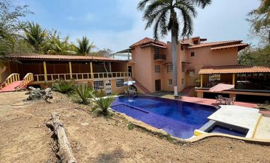 Ixtapa Casa Grande En Venta 8 Recamaras Alberca Garage Para 6 Autos