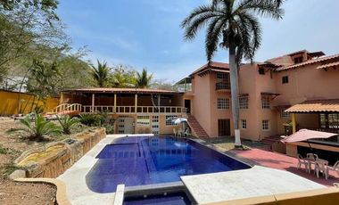 Ixtapa Casa Grande En Venta 8 Recamaras Alberca Garage Para 6 Autos