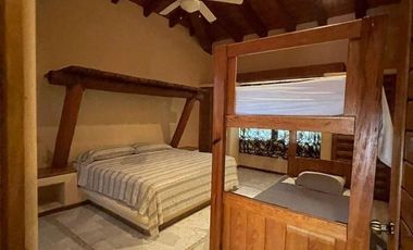 Ixtapa Casa Grande En Venta 8 Recamaras Alberca Garage Para 6 Autos