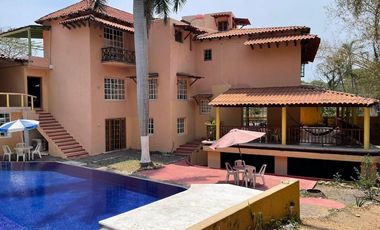 Ixtapa Casa Grande En Venta 8 Recamaras Alberca Garage Para 6 Autos