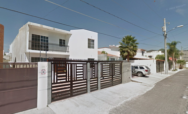 casa en venta en juriquilla cerca de UVM y parque bicentenario