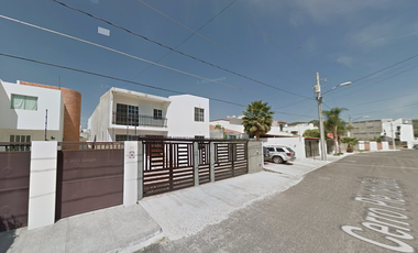 casa en venta en juriquilla cerca de UVM y parque bicentenario