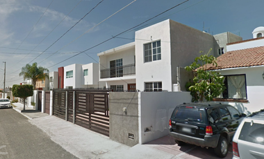 casa en venta en juriquilla cerca de UVM y parque bicentenario