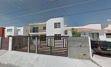 casa en venta en juriquilla cerca de UVM y parque bicentenario
