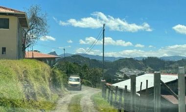 Terreno en venta 4.000m2 % en 3 lotes residencial y privado sector Iglesia de Challuabamba