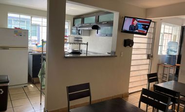 Habitación amueblada con servicios incluidos en planta baja