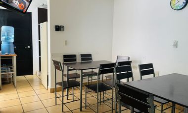 Habitación amueblada con servicios incluidos en planta baja