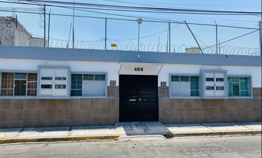Habitación amueblada con servicios incluidos en planta baja