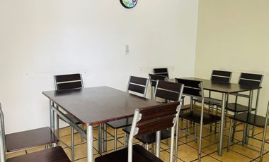 Habitación amueblada con servicios incluidos en planta baja
