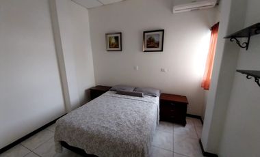Kennedy Norte, se renta lindo departamento 2 dormitorios amoblado