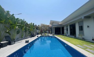 Modern luxury Pool Villa house for sale  In a quality project,  Location: Talat Khwan, Doi Saket, near the Third Ring Road