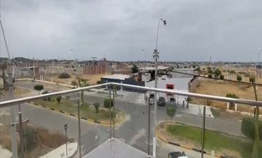 VENTA DE CASA EN ESTRENO DE TRES PISOS EN LA ENTRADA DE LA URB. MONTEBELLO