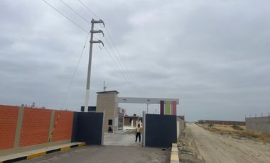 VENTA DE CASA EN ESTRENO DE TRES PISOS EN LA ENTRADA DE LA URB. MONTEBELLO