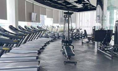 Vía Dorada: Penthouse de Lujo amueblado con Vistas Inigualables