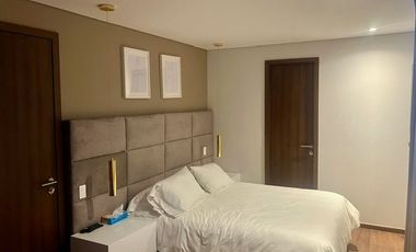 Vía Dorada: Penthouse de Lujo amueblado con Vistas Inigualables