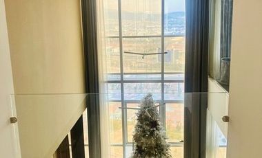 Vía Dorada: Penthouse de Lujo amueblado con Vistas Inigualables