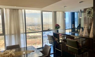 Vía Dorada: Penthouse de Lujo amueblado con Vistas Inigualables