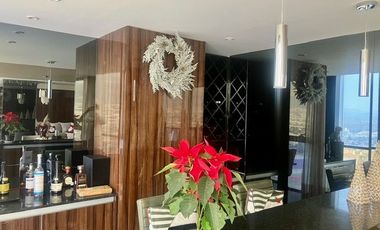 Vía Dorada: Penthouse de Lujo amueblado con Vistas Inigualables