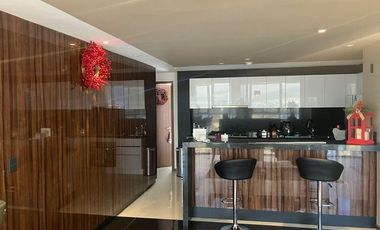 Vía Dorada: Penthouse de Lujo amueblado con Vistas Inigualables