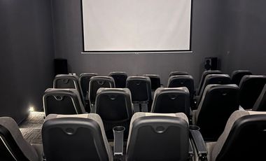 Vía Dorada: Penthouse de Lujo amueblado con Vistas Inigualables