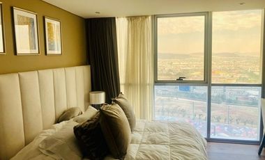 Vía Dorada: Penthouse de Lujo amueblado con Vistas Inigualables