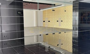 Vía Dorada: Penthouse de Lujo amueblado con Vistas Inigualables