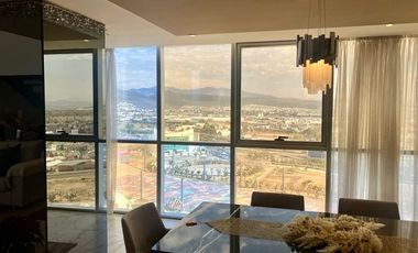 Vía Dorada: Penthouse de Lujo amueblado con Vistas Inigualables