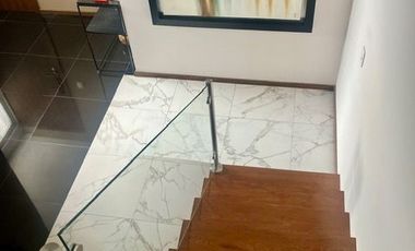 Vía Dorada: Penthouse de Lujo amueblado con Vistas Inigualables