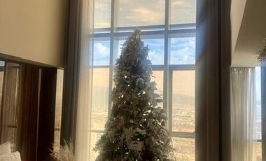 Vía Dorada: Penthouse de Lujo amueblado con Vistas Inigualables